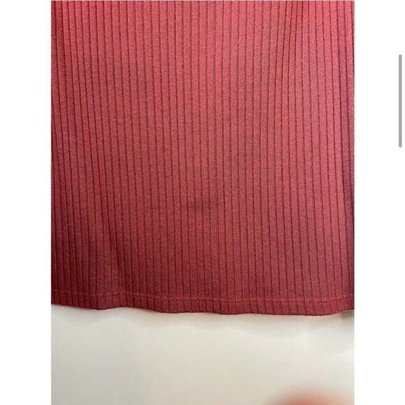 Reformation Bardot Knit Top Rust Color Ribbed
Fitted Shirt Size Large - Picture 4 of 8